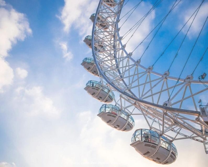 4-Hour Private Tour of London in a Panoramic Black Cab - St James’s Palace, Buckingham Palace, Trafalgar Square, and Hyde Park in one flow