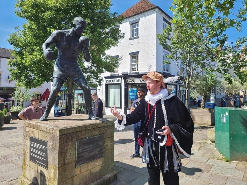 A tour of Warwick with Queen Elizabeth's secret lover - Meeting Point by Warwick Castle: Where the Story Kicks Off