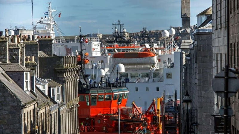 Aberdeen Walking Tour with a Local - A walking tour that actually moves with you