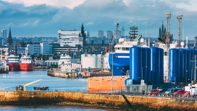 Aberdeen Walking Tour with a Local - Marischal College: more than a photo stop