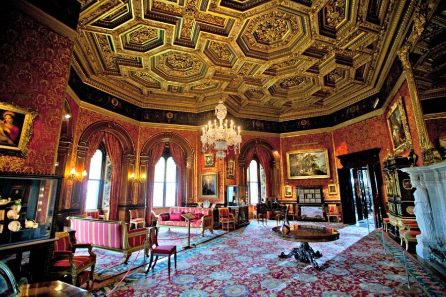 Alnwick Castle and Scottish Borders Tour from Edinburgh - A 9.5-hour coach day from Edinburgh that actually works