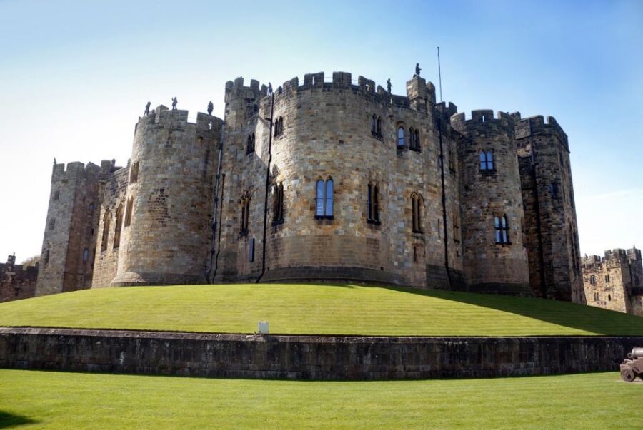 Alnwick Castle and Scottish Borders Tour from Edinburgh - A traditional village break and photo stop: the reset you’ll be glad you took