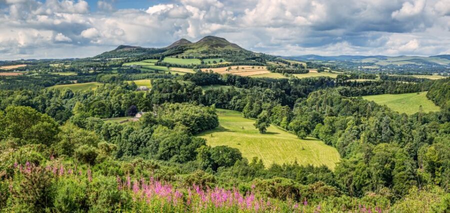Alnwick Castle, Northumberland & Scottish Borders 1-Day Tour - Border Reivers to Outlaw Kings: what the Scottish Borders part is really about
