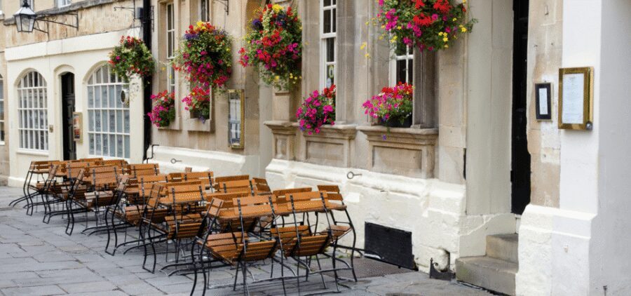 Bath: Bridgeton Walking Tour with an APP - Royal Crescent: the moon-shaped Bath terrace that the show loves