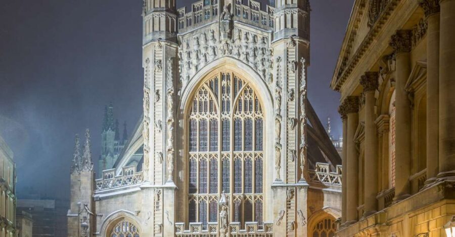 Bath: Guided Ghost Tour - Meeting outside Bath Abbey: how the tour gets you in the mood