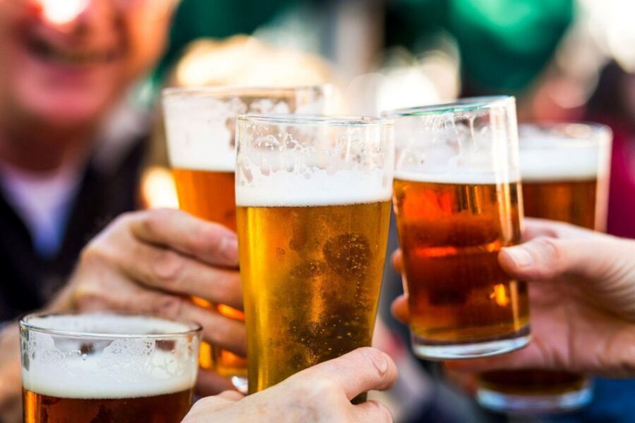 Bath: Local Pubs & Historic Sights Walking Tour (3h) - Queen Square and Royal Crescent: where promenade becomes a story