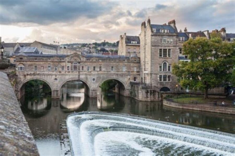Bath: Local Pubs & Historic Sights Walking Tour (3h) - Price, time, and who this tour fits best