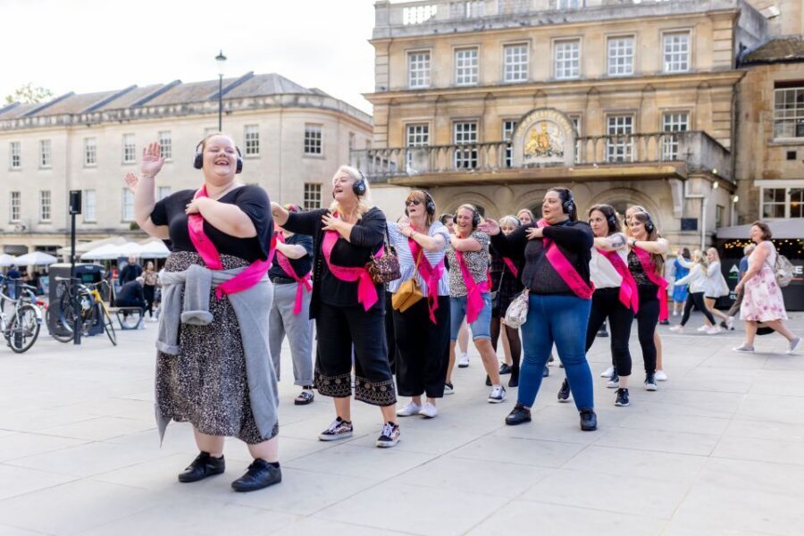 Bath: Silent Disco Guided Walking Tour - Meeting point by Bath World Heritage Centre (and the 10-minute rule)
