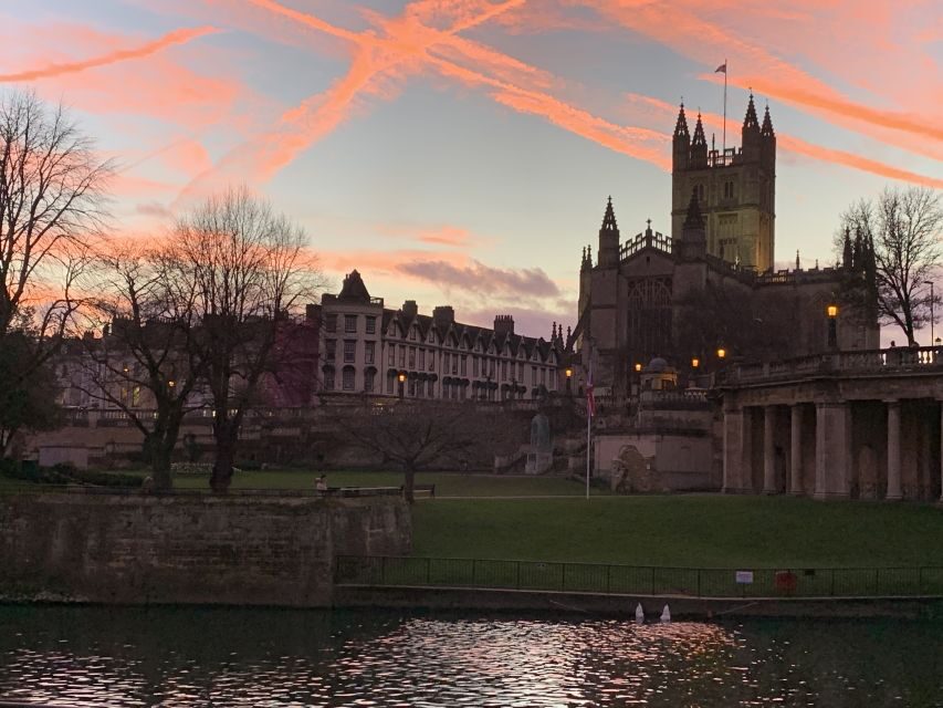 Bath: Walking Tour of Bath and Guided Tour of Bath Abbey - Starting at Bath Abbey Churchyard and getting your bearings fast