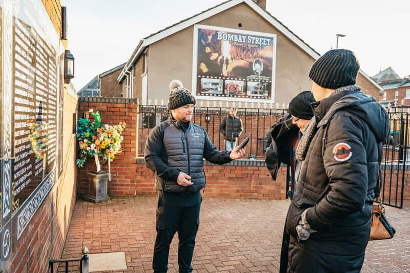 Belfast: 1.5-Hour Private Black Taxi tour - Your guide experience can make or break a history tour