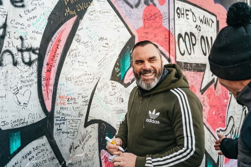 Belfast: 1.5-Hour Private Black Taxi tour - The 1.5-hour route that connects Shankill Road, Falls Road, and the Peace Walls