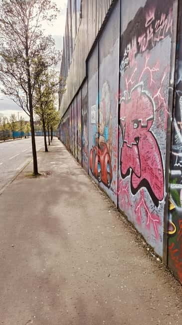 Belfast Black Taxi Tour - Guides make the difference: what to ask before you roll