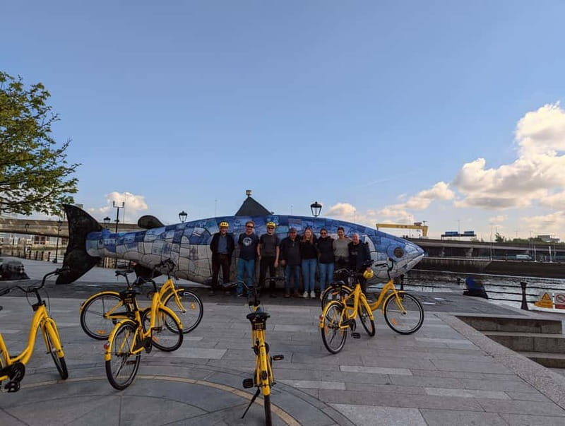 Belfast: City Highlights Bike Tour - A local bar visit: the day ends with everyday Belfast