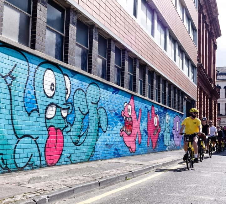 Belfast: City Highlights Bike Tour - City Hall to a quick orientation: learning the layout fast