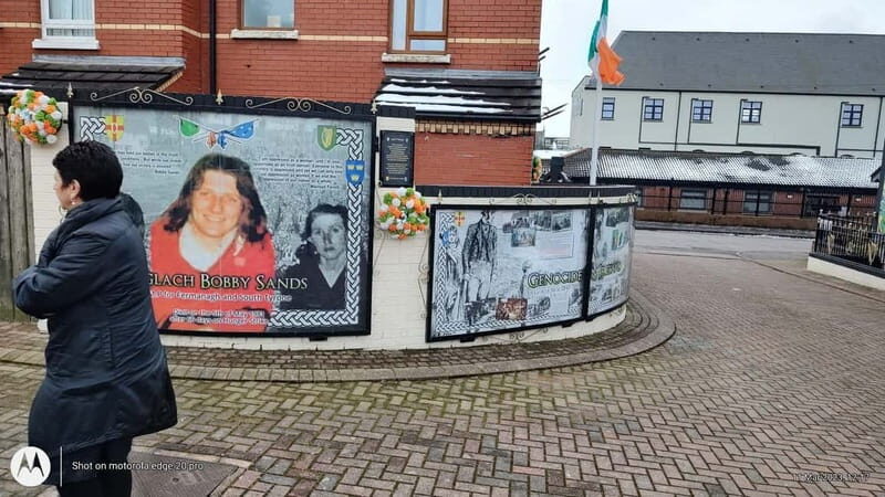 Belfast: Famous Black Taxi Tour - Bombay Street and the murals that explain resilience