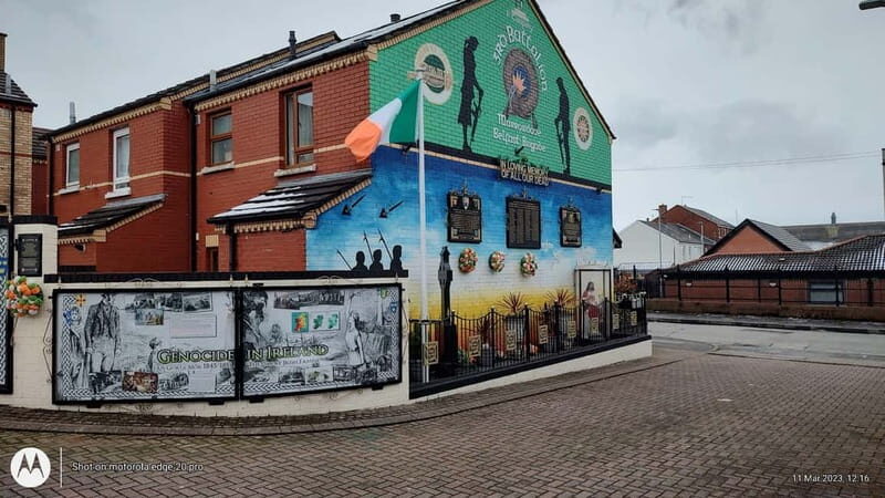 Belfast: Famous Black Taxi Tour - Why the guide’s story structure matters so much