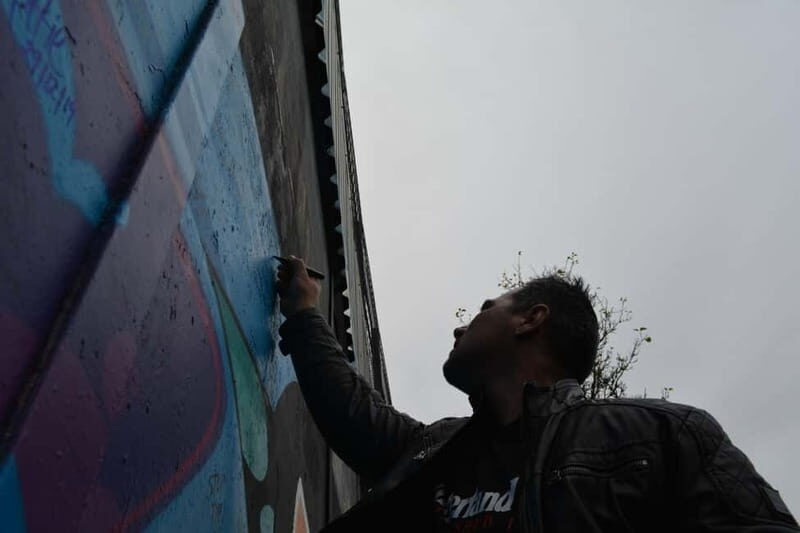 Belfast: Famous Murals Private Tour - Key things you’ll notice right away