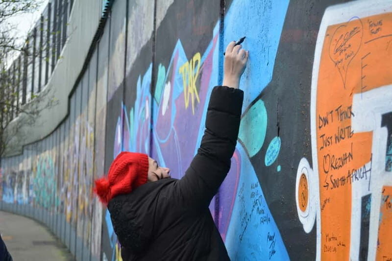 Belfast: Famous Murals Private Tour - The 1-hour private ride: quick, focused, and efficient