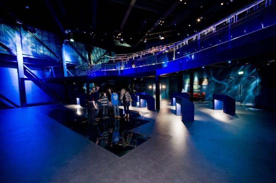 Belfast: Full-Day Tour with Titanic Experience - Belfast city centre shopping time: how to use the free window well