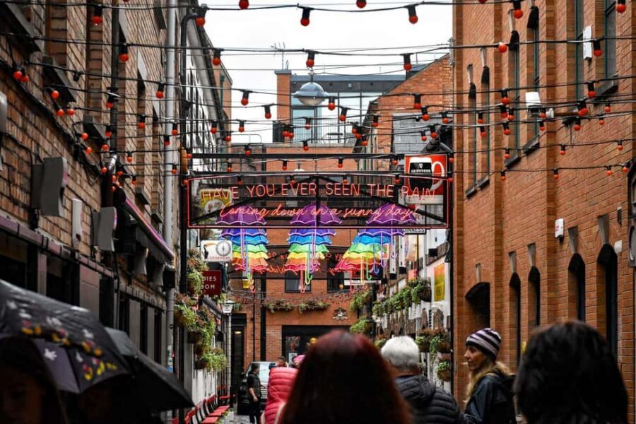 Belfast: Guided Food Walking Tour with Street Art and Pubs - Soda Bread with Sausage, Then the Front-Row Oyster Moment