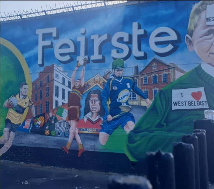 Belfast: Murals Taxi Tour - Why Belfast murals work better from a taxi than on your own