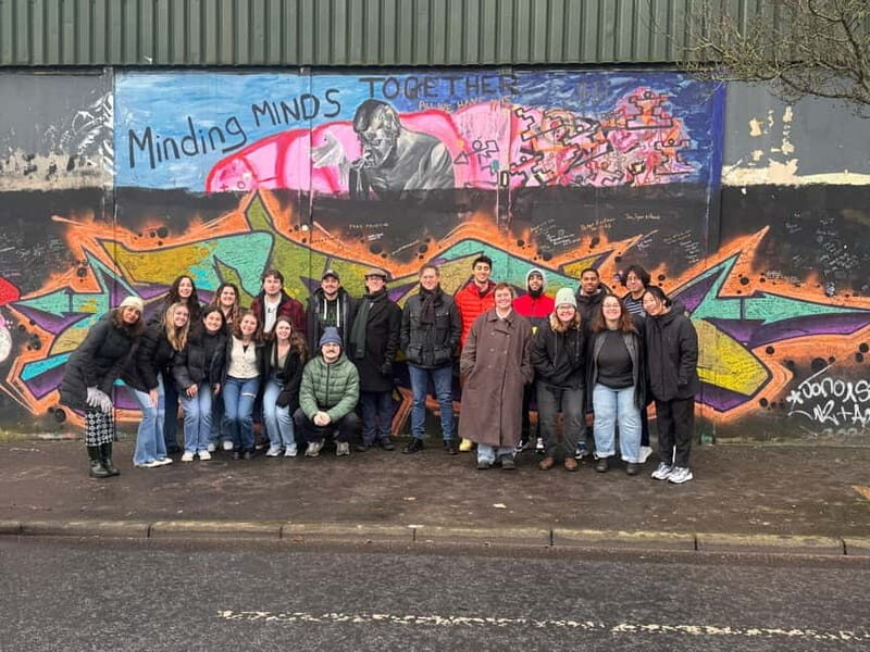 Belfast: Peacewall and Political History Black Taxi Cab Tour - Why this Belfast cab tour works better than wandering