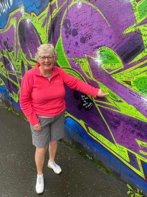 Belfast: Peacewall and Political History Black Taxi Cab Tour - Price and value: what $67 buys in 1.5 hours