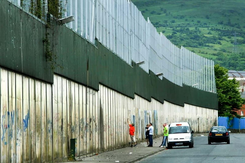 Belfast: Political Conflict 3-Hour Walking Tour - Divis Tower to Lower Shankill: how the 3-hour route feels
