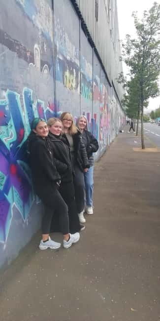 Belfast: Political Mural Taxi Tour - Your guide: what the best ones tend to do