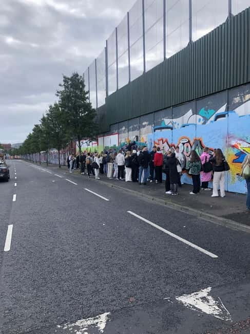 Belfast: Private Black Taxi Tour with Guide - Why Belfast’s Black Taxi Tour Works So Well