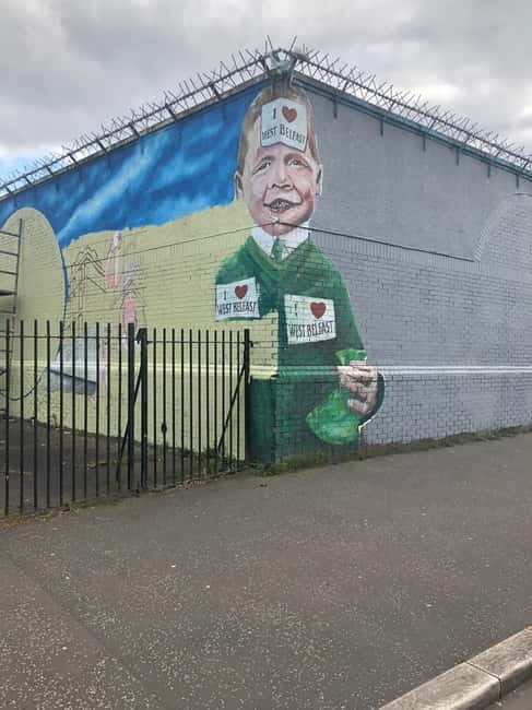 Belfast: Private Black Taxi Tour with Guide - Bombay Street and Clonard Monastery: The 1998 Peace Talks Connection
