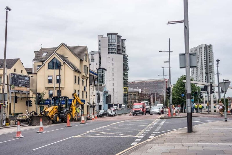 Belfast: Private Walking Tour with a Local - Entering Belfast With a Local Friend, Not a Script