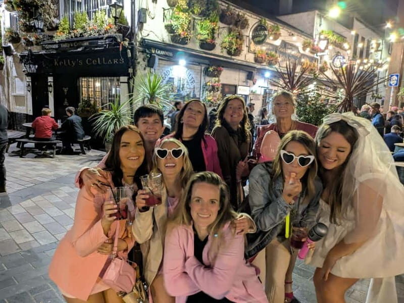 Belfast: Pub Crawl and Bar Walking Tour with Two Drinks - How the guide makes Belfast feel walkable (and not confusing)