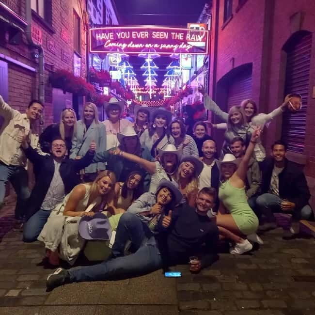 Belfast: Pub Crawl and Bar Walking Tour with Two Drinks - Friday night option: from pub crawl to nightclub energy