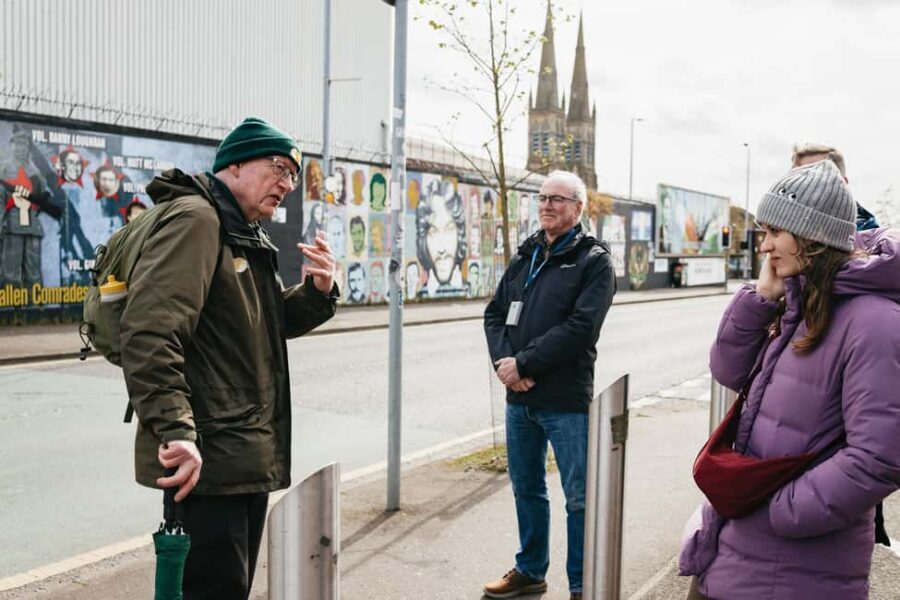 Belfast: The Troubles Walls & Bridges Guided Walking Tour - International Wall Murals: Art That Changes as the World Changes