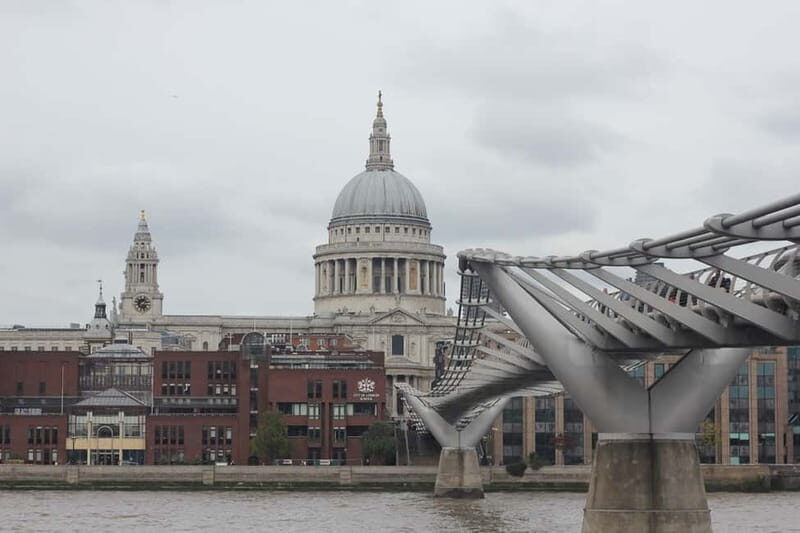 Best of London Electric Bike Tour - Buckingham Palace from the saddle, plus the stories people remember