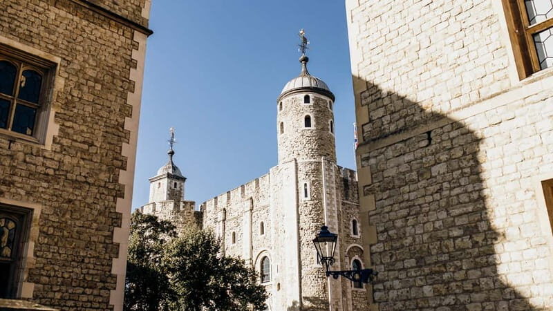 Best of London: Tower of London, River Cruise & History Walk - Thames cruise photo stops: the city looks different from the water