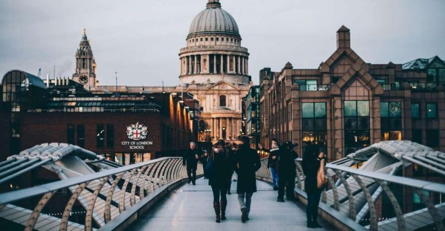 Best of London Walking Tour-3 Hours, Small Group max 10 - Westminster Abbey and the Houses of Parliament: seeing power in plain sight