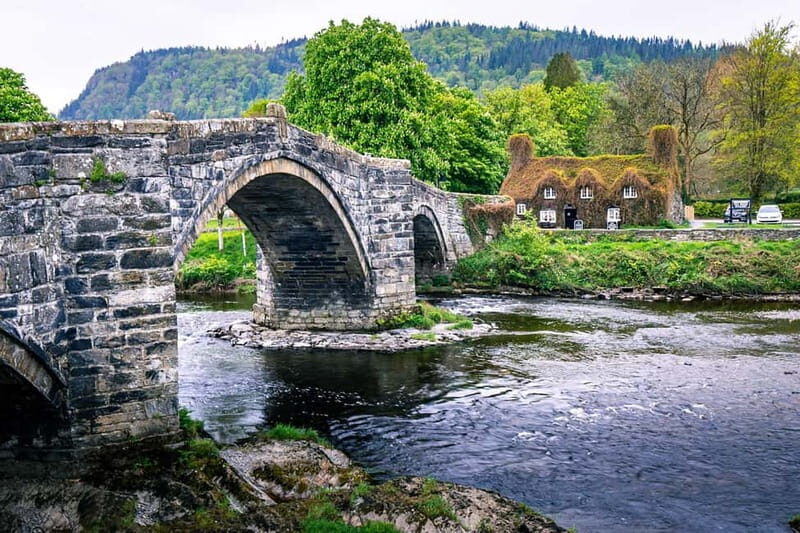 Best of Snowdonia Day Trip: Tour from Llandudno & Conwy - Caernarfon Castle Photo Stop: 13th-Century Power in 15 Minutes
