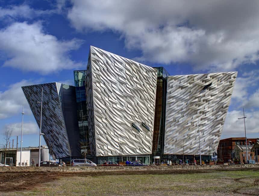 Black Taxi-Style Tour: Murals, Peace Walls & City Highlights - Meet David and Get the Troubles Story in Human Terms