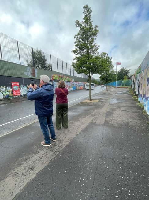 Black Taxi tour of Belfast - A Black Taxi Ride Through the Belfast Peace Walls