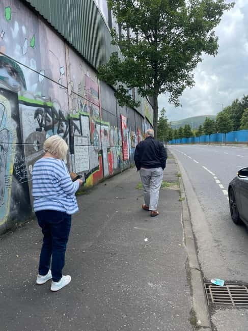 Black Taxi tour of Belfast - Your Guide Turns Politics Into a Story You Can Follow
