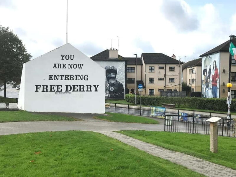 Bogside Political Tour - Entering the Bogside: When Walls Become a Street-Level Text