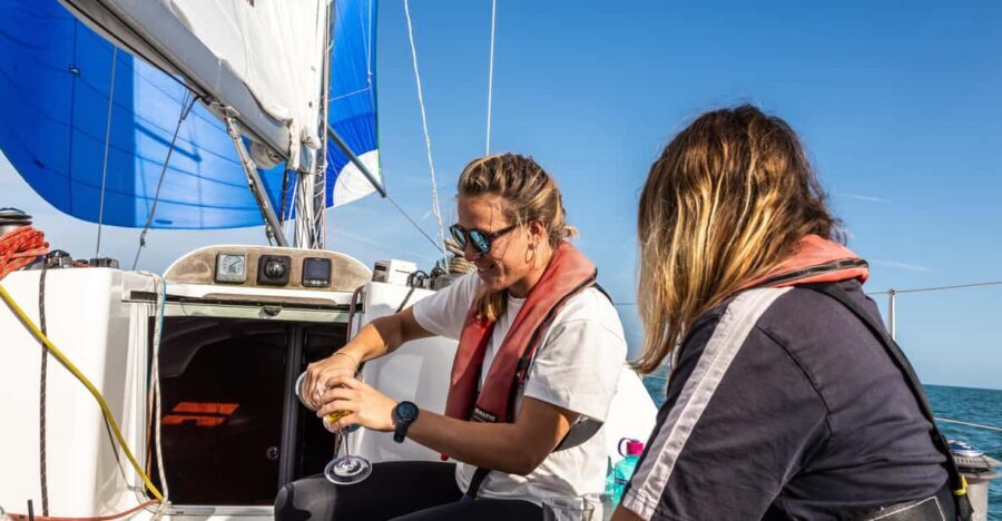 Brighton: Sailing Trip with Drinks - From Safety Brief To First Sails: How The Crew Sets You Up
