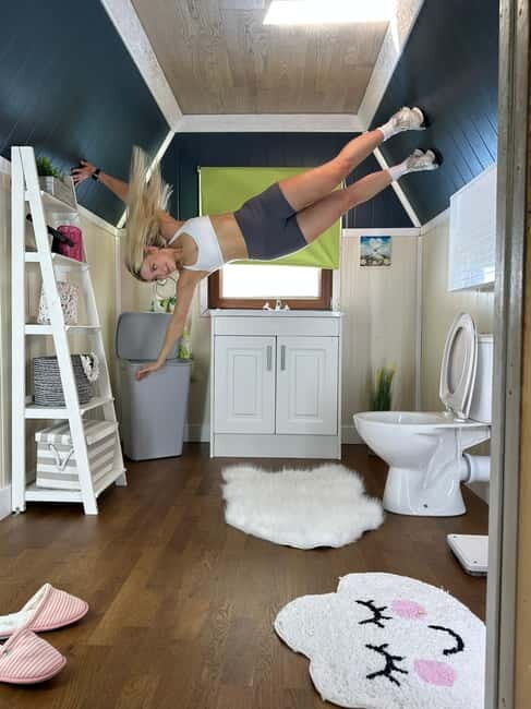 Brighton: Upside Down House Entry Ticket - Getting the best upside-down photos without fighting the setup