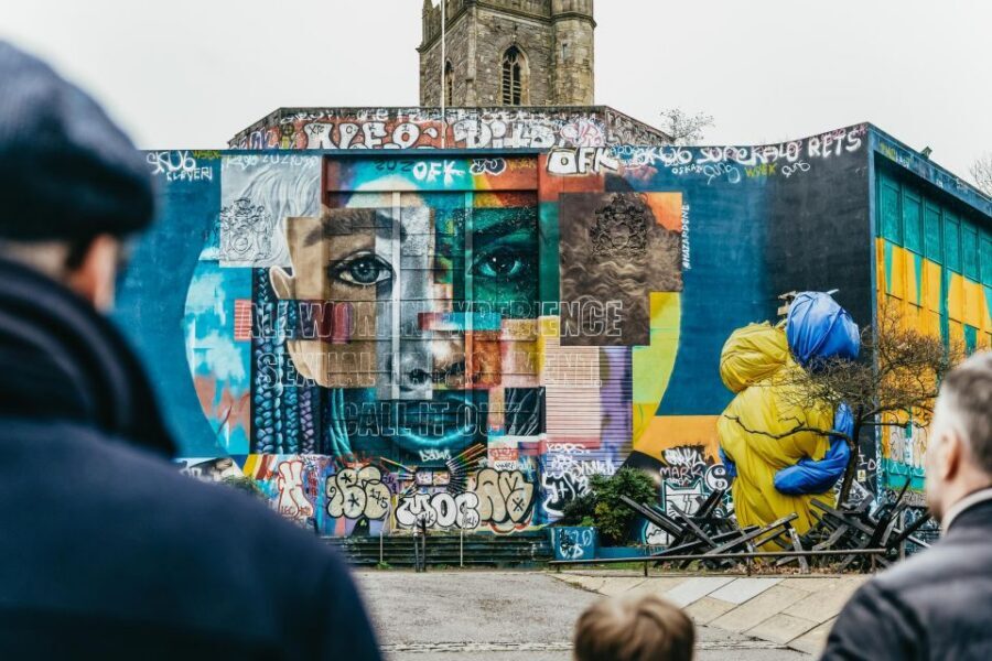 Bristol: Blackbeard to Banksy Guided Walking Tour - Centrespace and Nelson Street: creativity on the move