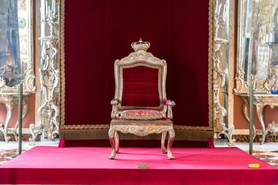 Buckingham Palace Exterior and Royal History Private Tour - Language, Group Size, and Comfort: The Small Practical Wins