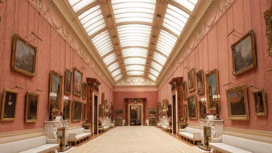 Buckingham Palace State Rooms Entry & Royal London Audio App - Extending the palace visit with the Royal London audio app
