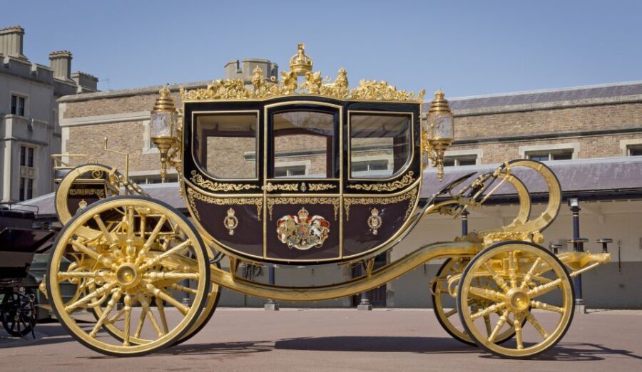 Buckingham Palace: The Royal Mews Entrance Ticket - How the multimedia tour works in 9 languages