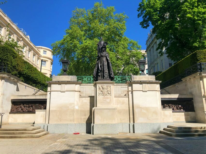 Buckingham Palace Visit and Changing of the Guard Tour - Getting to Waterloo Place: the cleanest start point